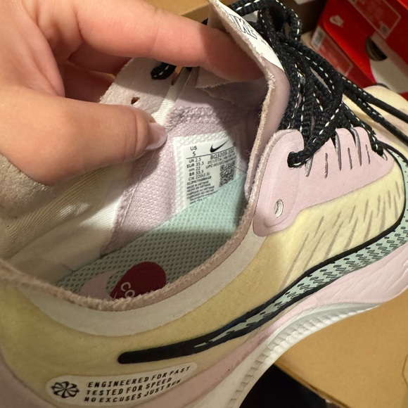 Nike Zoom Gravity Running Sneaker. - Picture 2 of 4